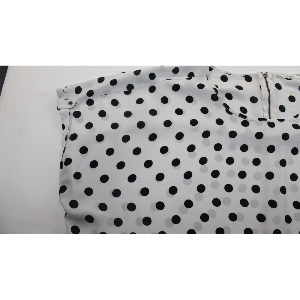 Maurices Womens 3X Polka Dot Blouse White Black Short Sleeve Back Zip Top - Picture 7 of 7